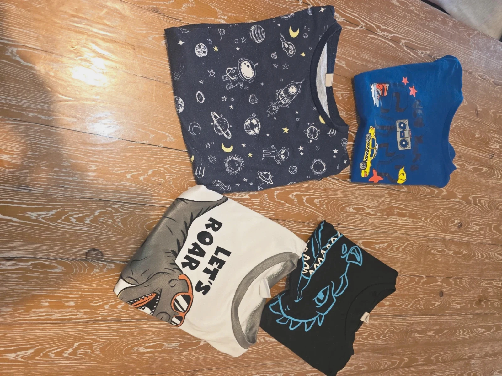 Lot tee-shirt dinosaure