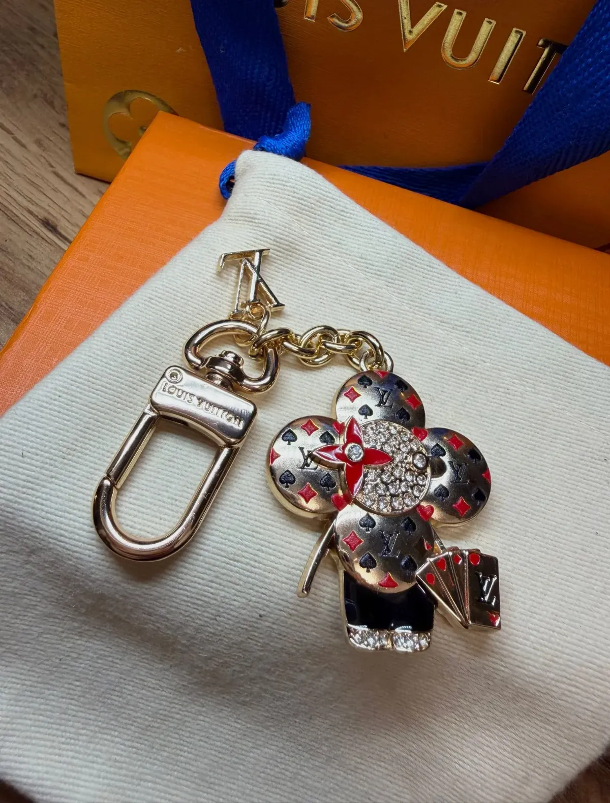 Louis Vuitton porte-clés fleur rose doré – Louis Vuitton – rose et doré – taille S 6