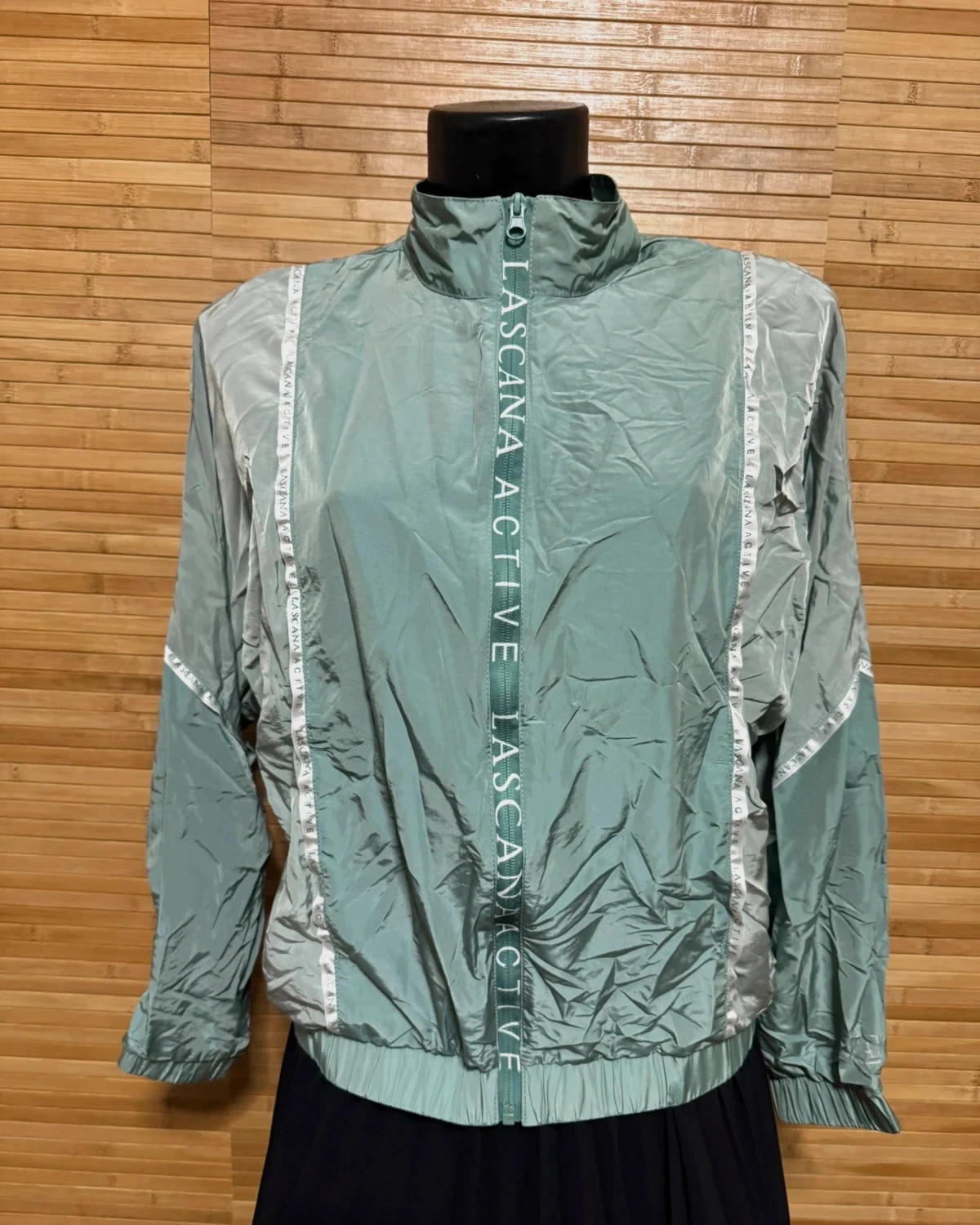 Chaqueta cortavientos de marca Lascana talla S 😍