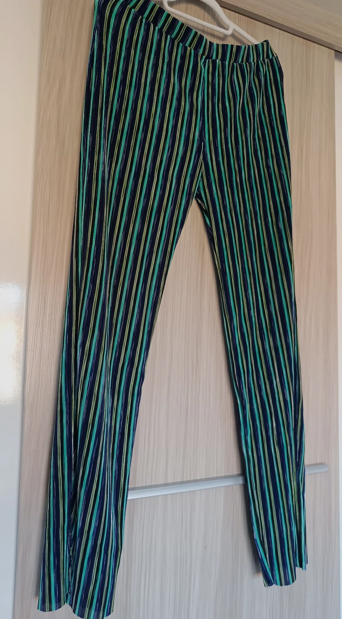 Pantalón plisado a rayas fluidez