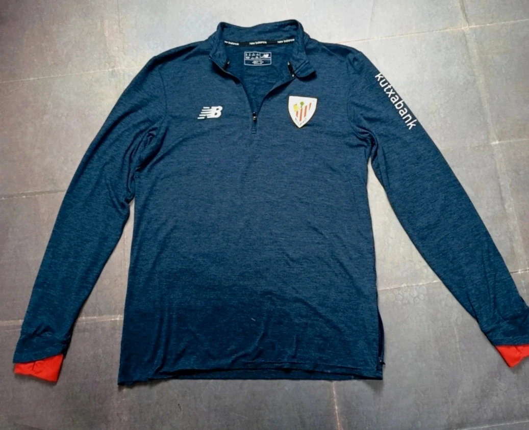 New Balance sudadera camiseta entrenamiento Ath. Bilbao 17/18. Football casual Blockcore Streetwear