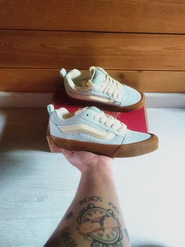 Vans Old Skool bleu clair semelle gum