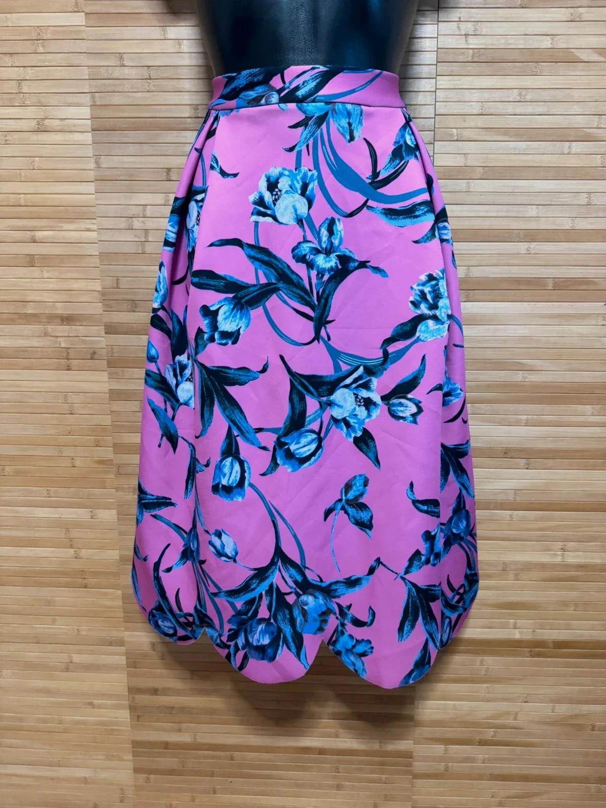 Divina falda marca Asos , talla 38 😍