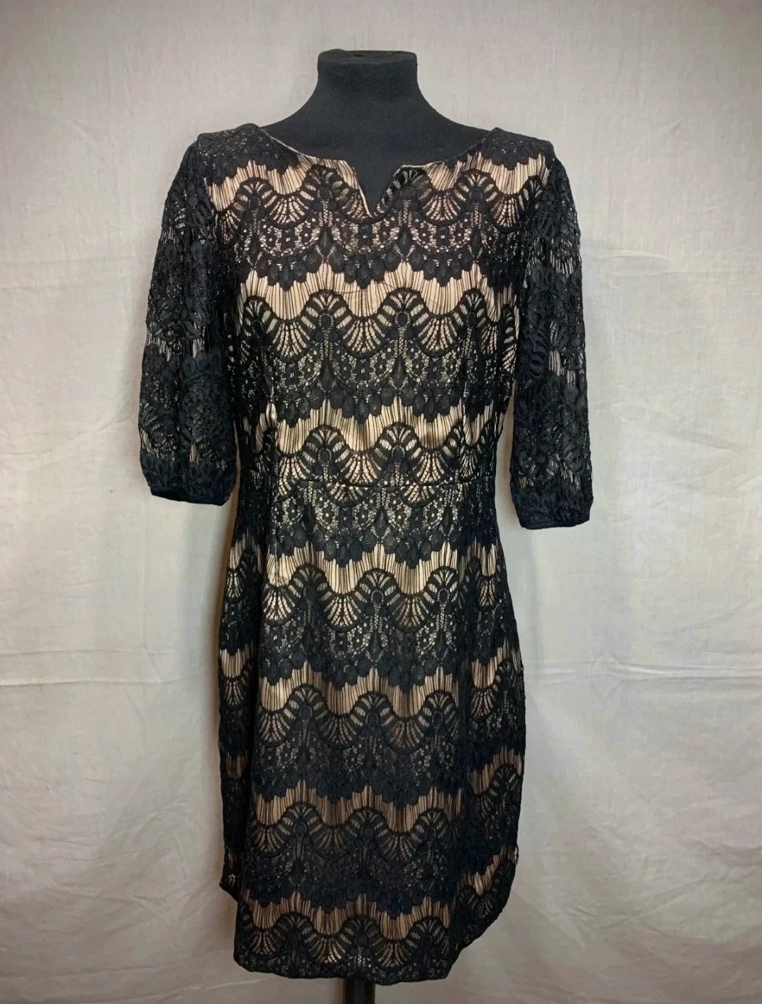 Vestido Ceremonia Negro con Bordados de Encaje | Black Ceremony Dress Lace Embroidery | Almatrichi