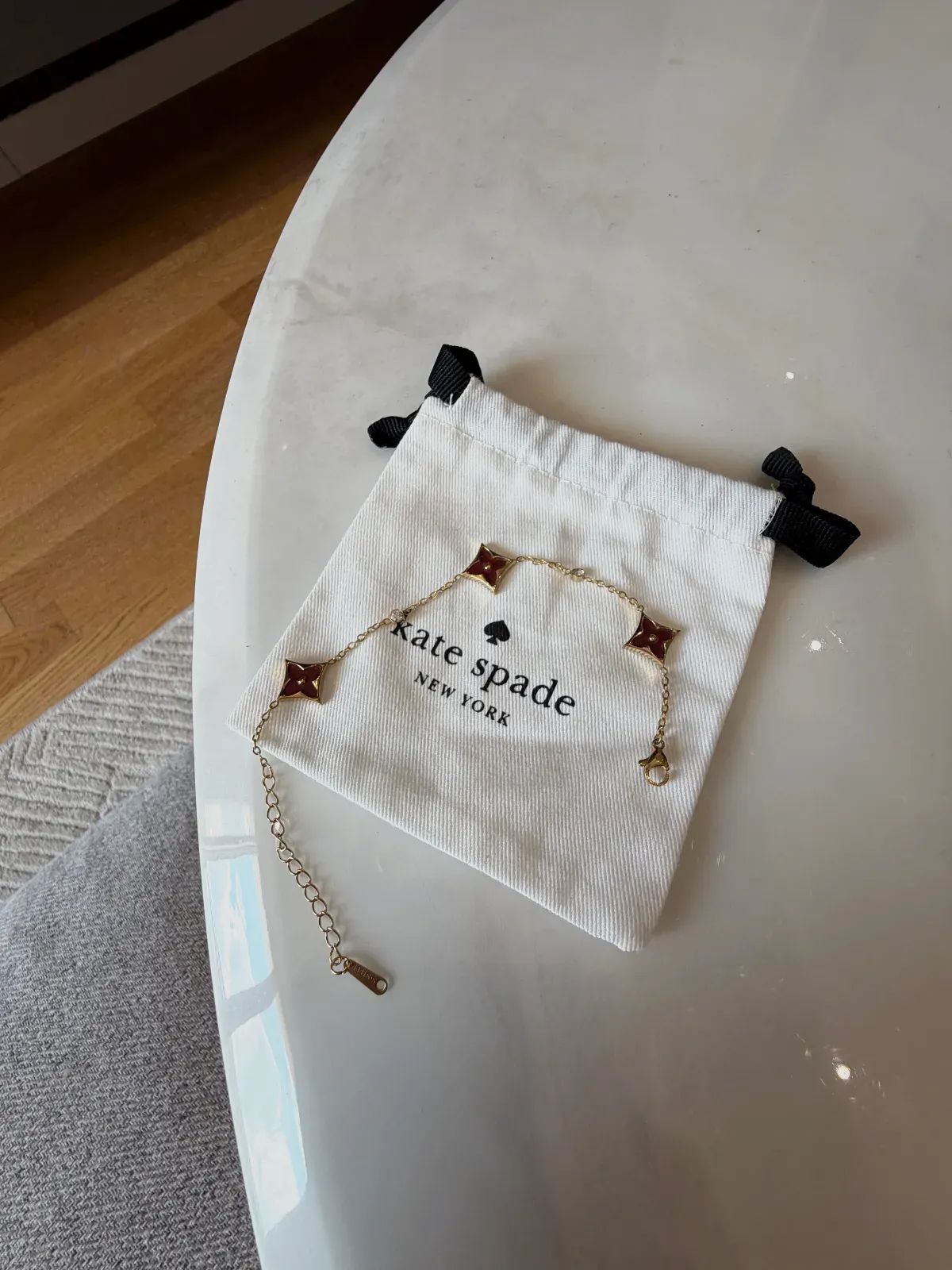 Bracelet fin doré motifs trèfles Kate Spade – kate spade – doré – taille Taille unique 2