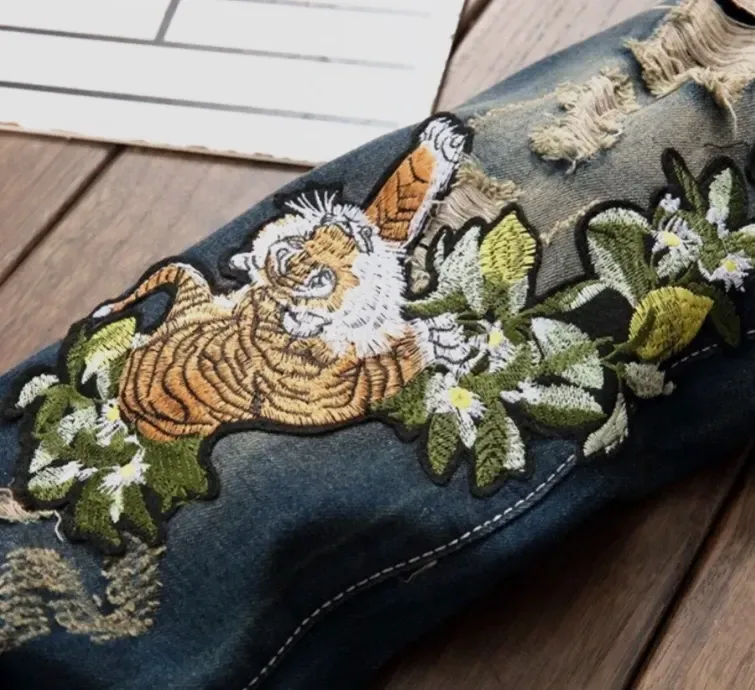 Jean brodé motif tigre effet déchiré – Japan style – taille 36 3