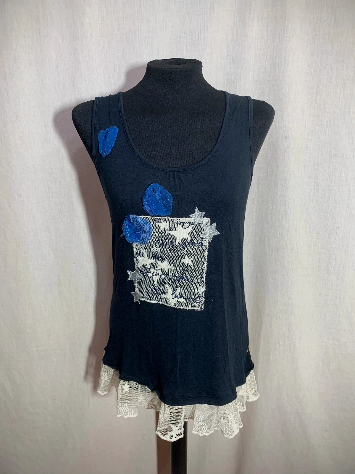 Camiseta de Tirantes Azul Marino Bordada | Navy Embroidered Tank Top | Mamatoyae