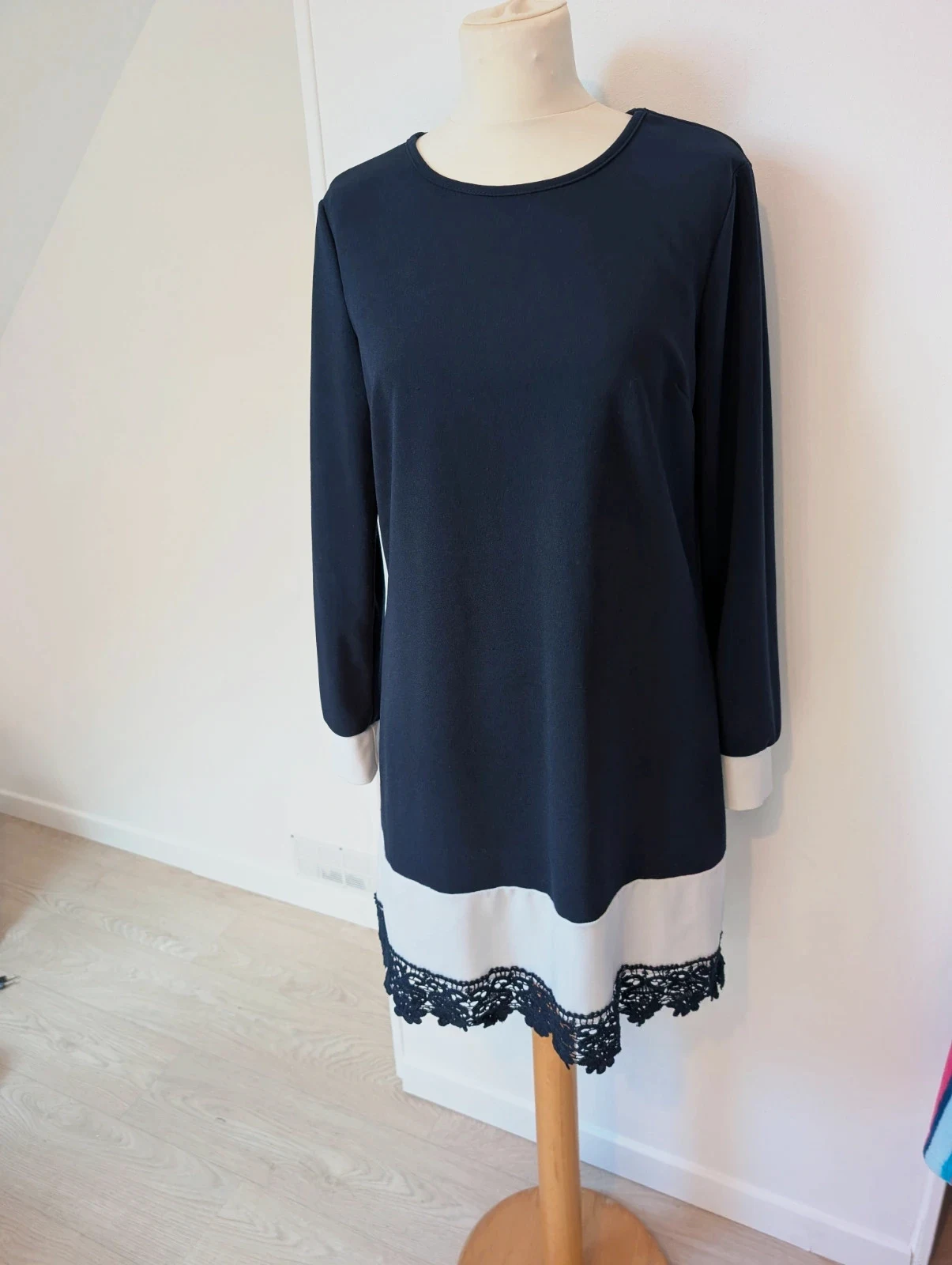 Petit robe 👗 bleue marine et blanc / Taille M