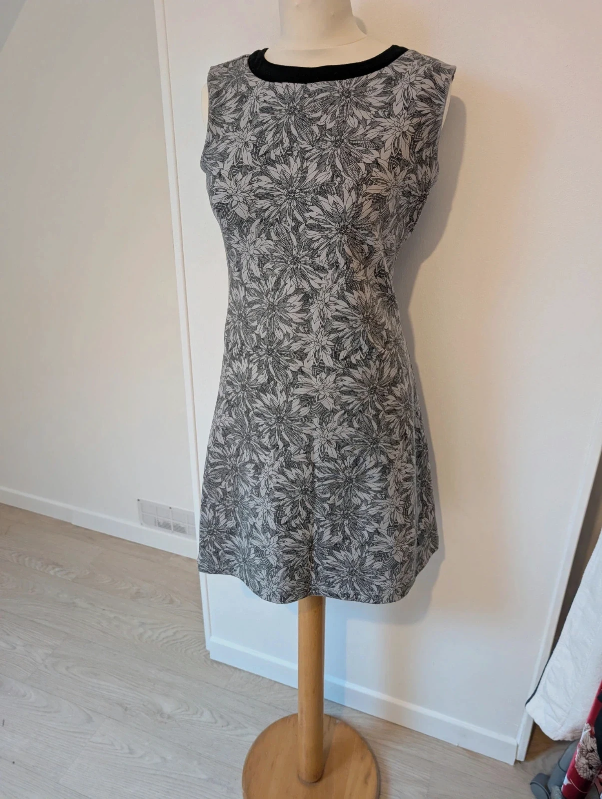 Robe automne hiver / gris noir / Taille M / Marque Smash