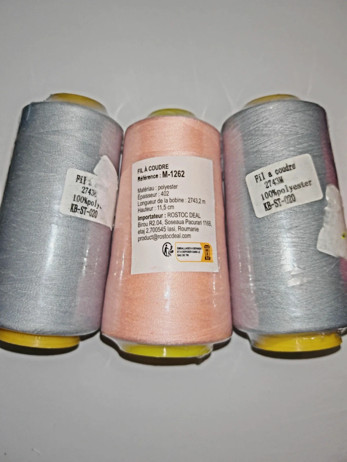 Lot de 3 grandes bobines de fil à coudre polyester 2743 m – Gris clair & Rose poudré