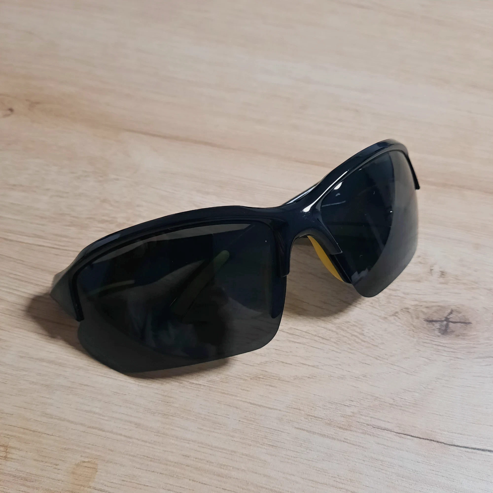 Gafas de sol deportivas negras cat 3 Media montura