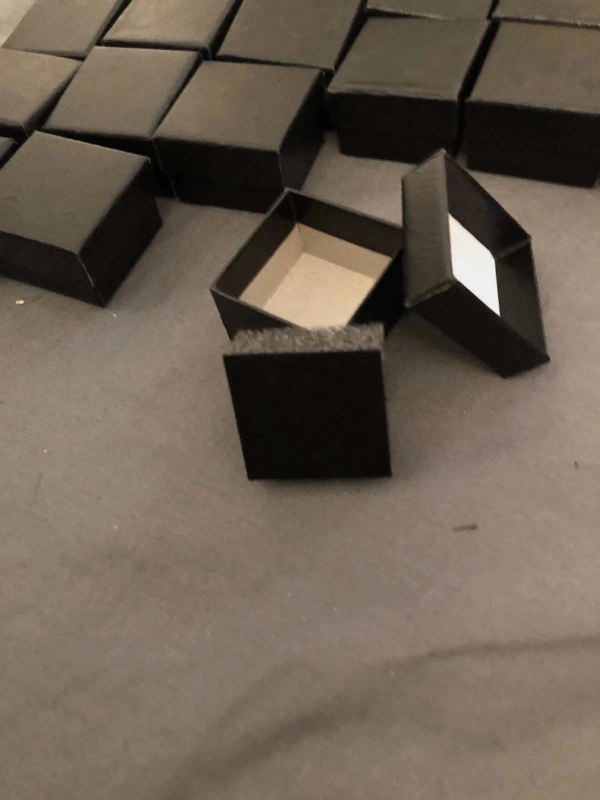 Lot de 18 petites boîtes cadeaux / boîtes à bijoux noires – Accessoires