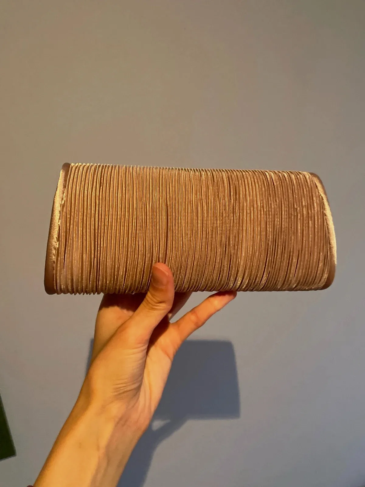 Lote de 2 bolsos de mano: artesanal bordado + clutch dorado – Bijou Brigitte 5