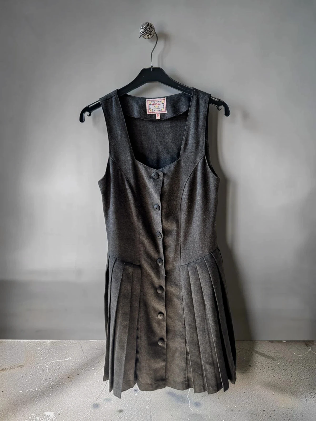 Robe courte plissée vintage made in France grise taille 34 écolière academia