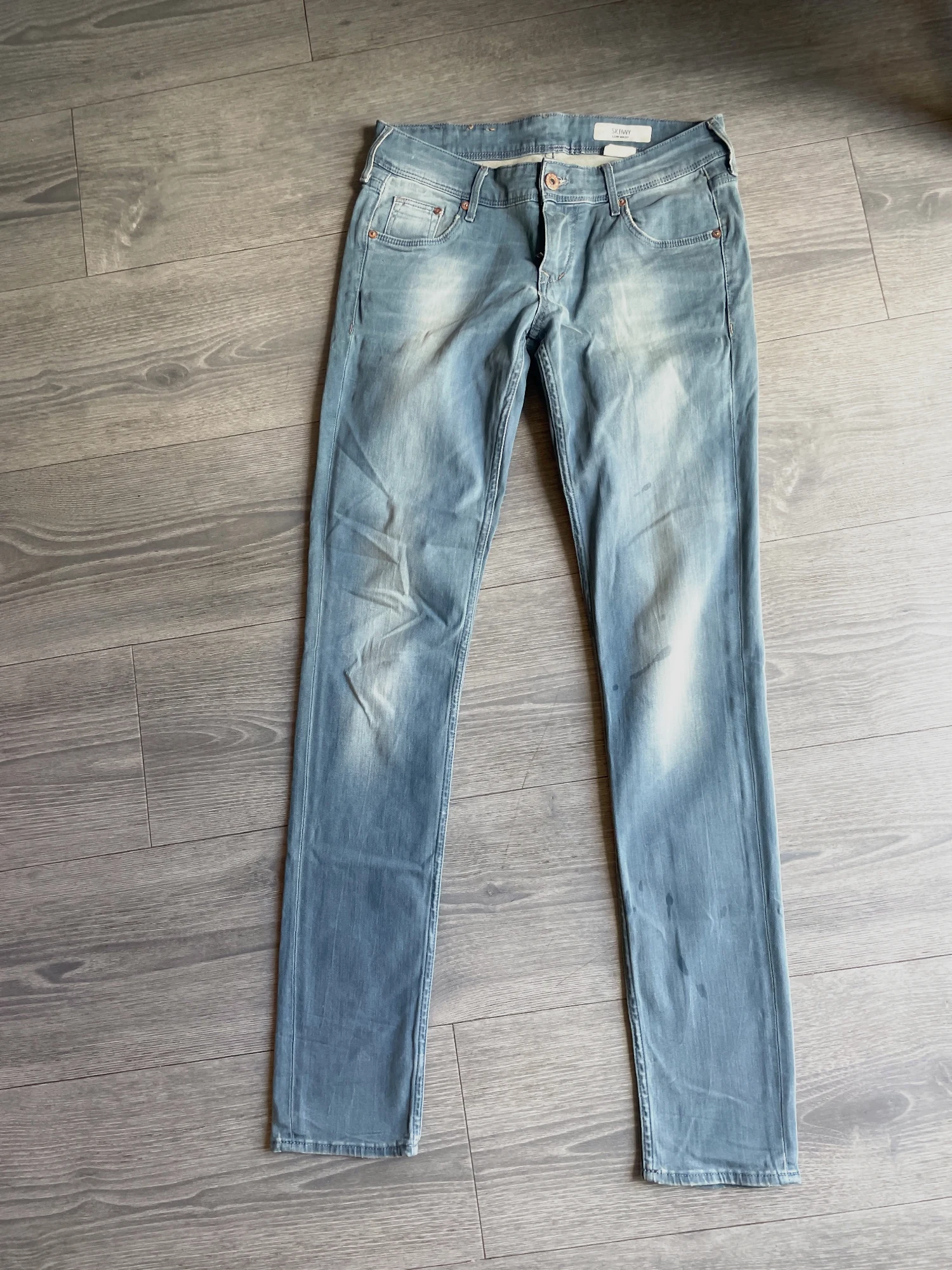 Jean skinny taille basse bleu clair – Taille 36