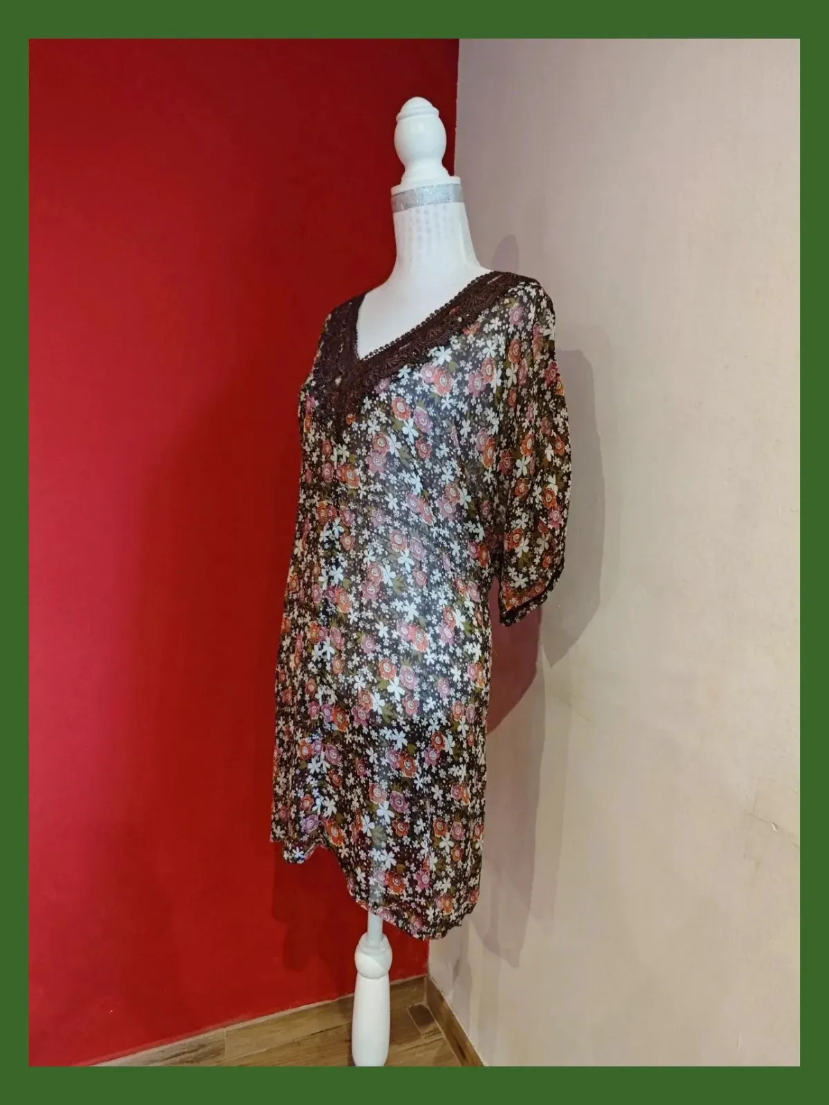🌺 Bonito caftán de gasa marrón con florecitas y aplicación de crochet en escote, talla L – Klever Mode – taille L / 40 / 12 2