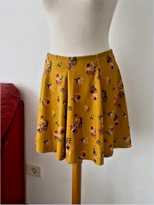 Jupe patineuse jaune fleurie