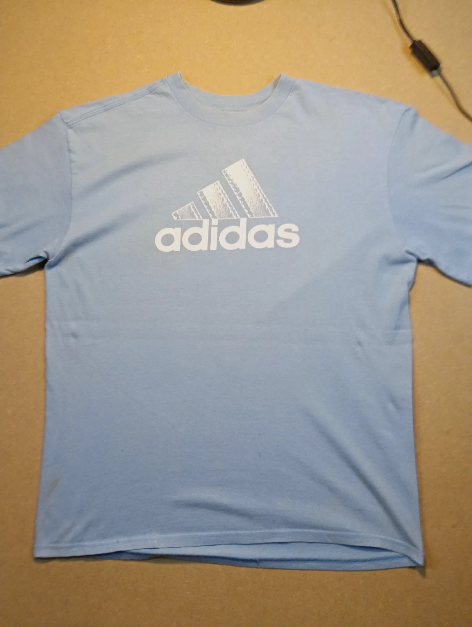 T-shirt bleu ciel Adidas à grand logo
