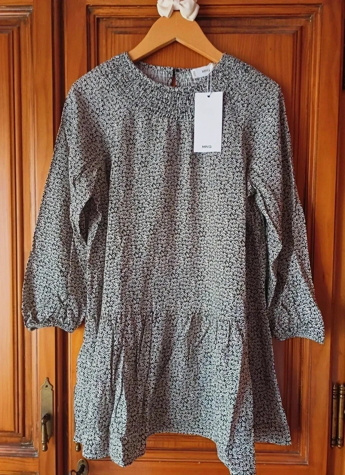 Vestido niña MANGO nuevo Talla 7 años con flores blancas y negras 🌸 – Mango – taille 7 ans / 122 cm 2