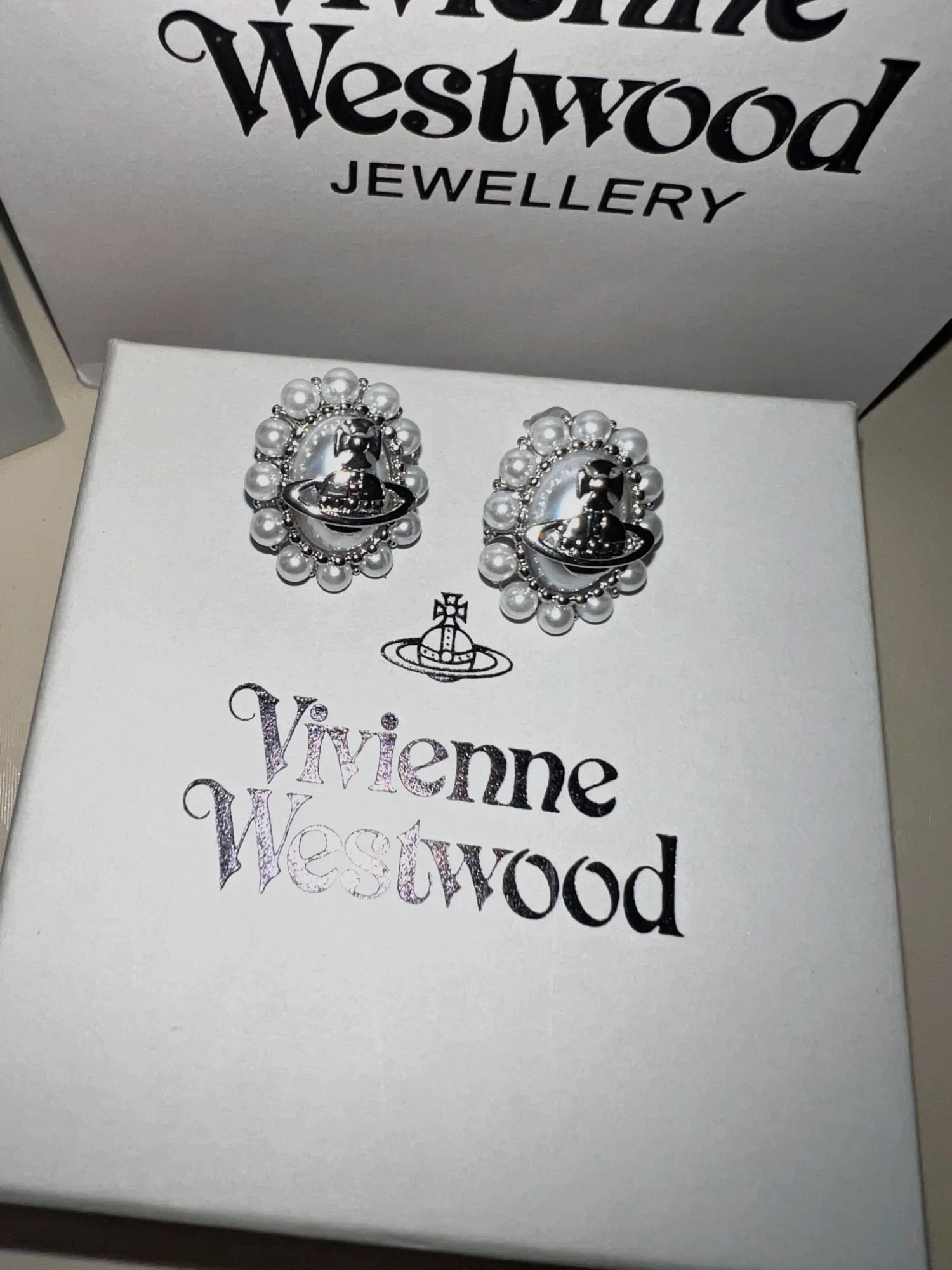 Boucles d'oreilles perles Vivienne Westwood