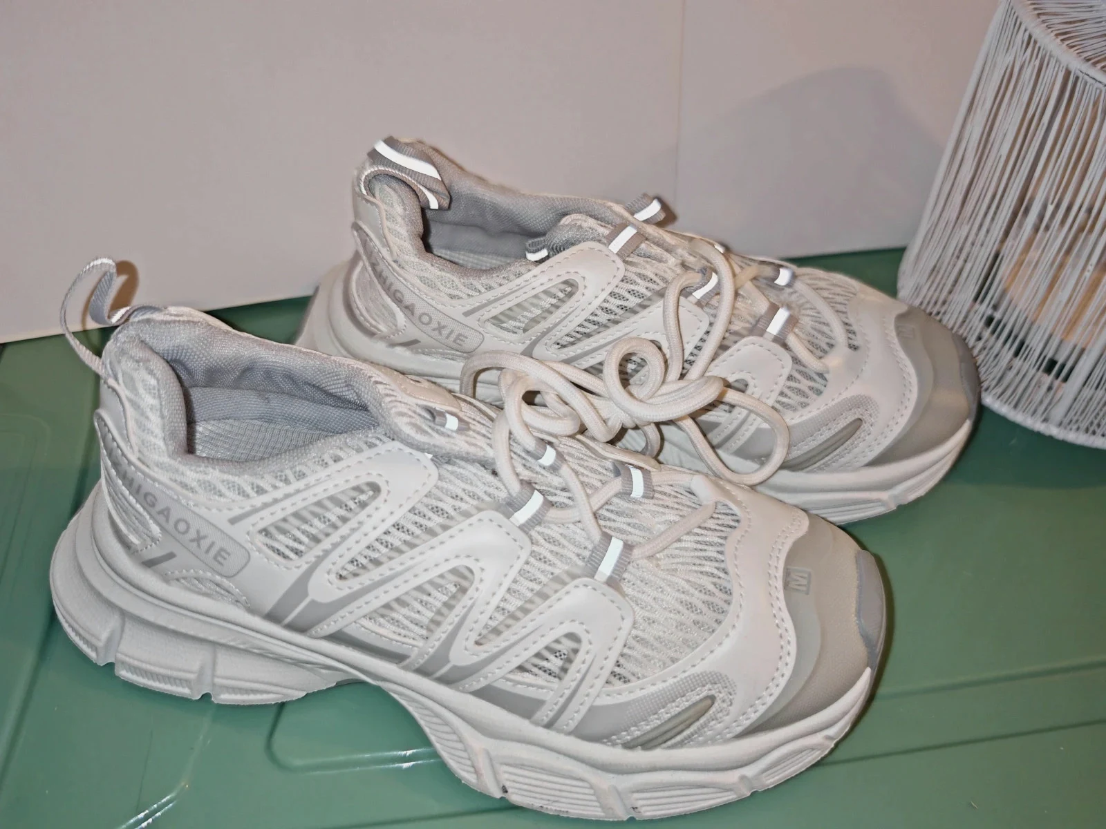 Baskets femme blanches style running – Pointure 37 – Neuves