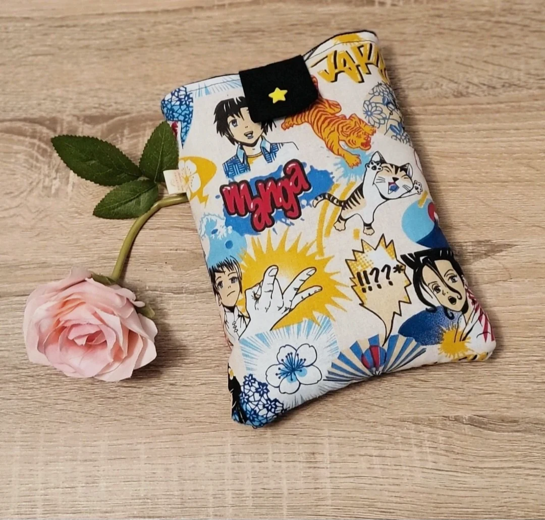 Pochette molletonnée imprimé manga et Japon multicolore