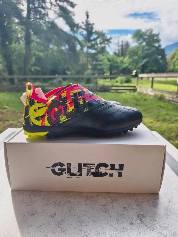 Chaussures de football Adidas Glitch terrain synthétique – adidas – noir, jaune, rose – taille 44