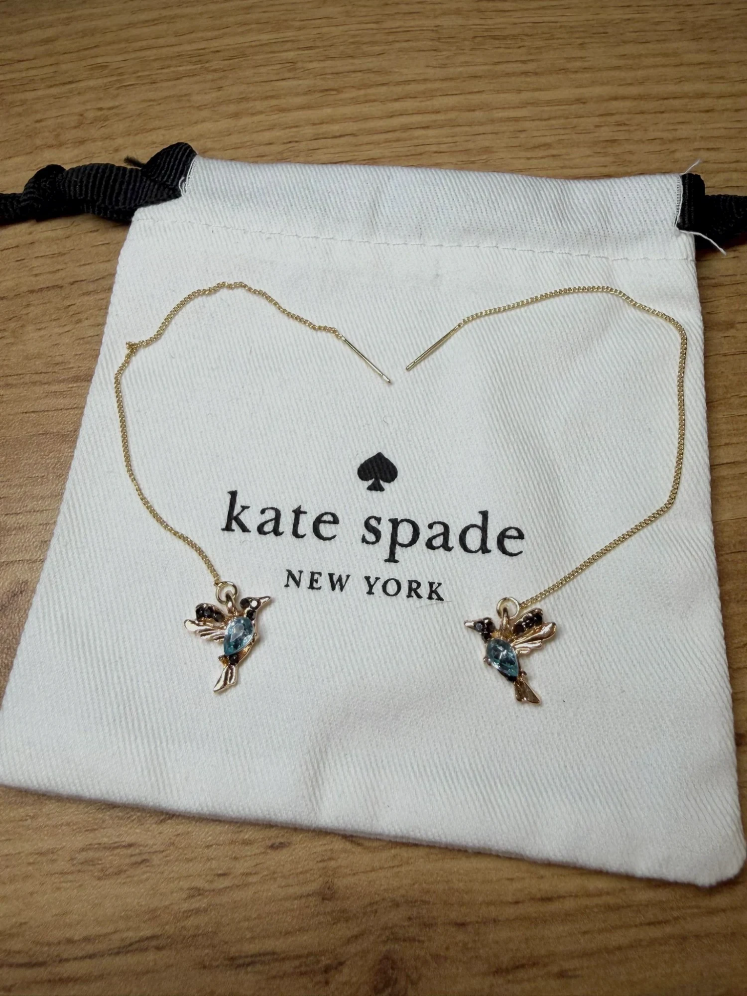 Boucles d'oreilles pendantes Kate Spade motif colibri