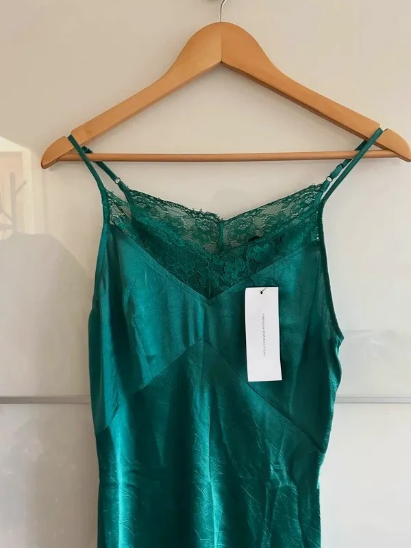 Robe longue French Connection XS 34 vert émeraude satinée dentelle – French Connection – taille XS / 34 / 6 3