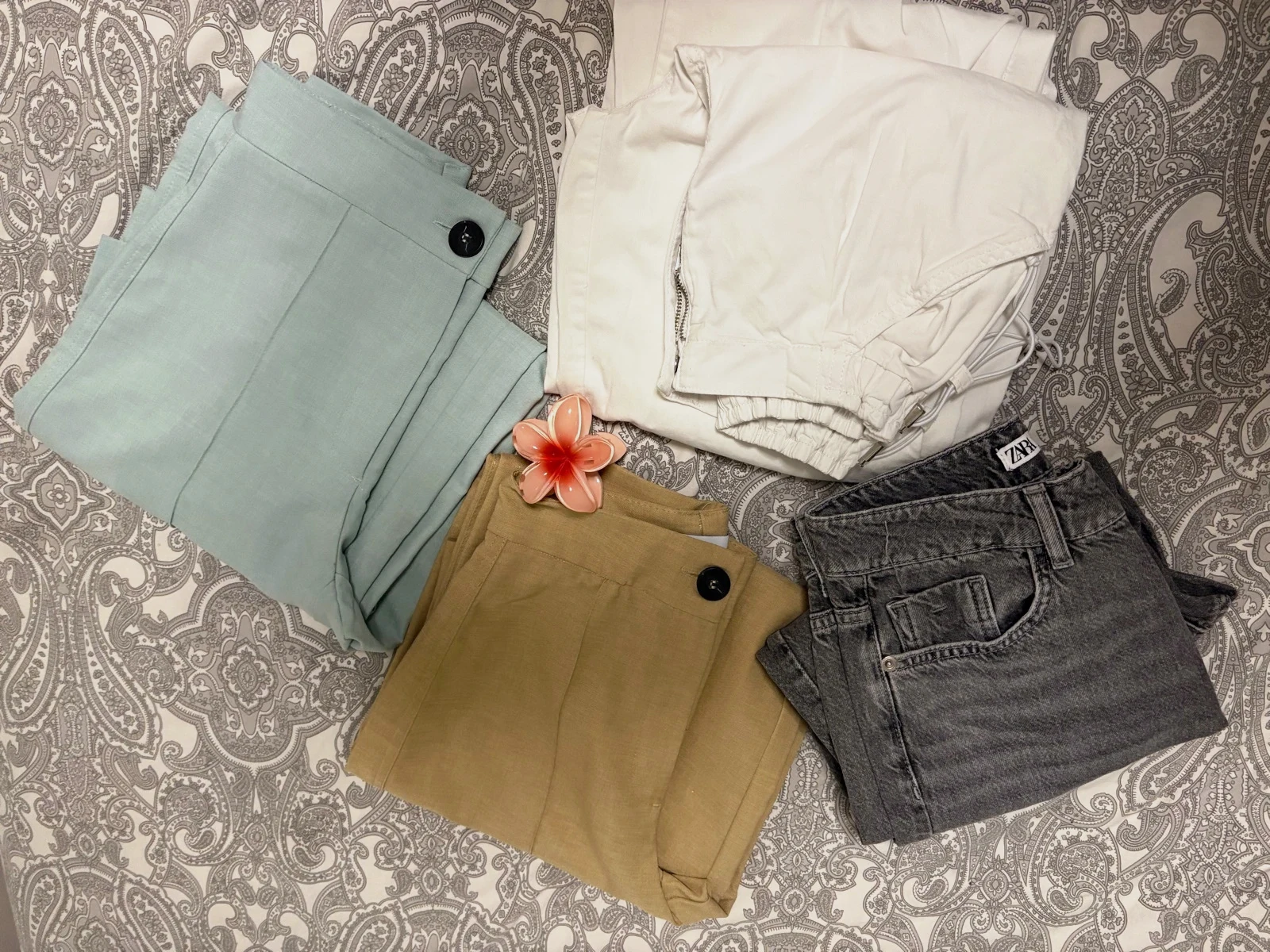 Lot de Pantalon Taille S – DIFFERENT – taille S / 36 / 8