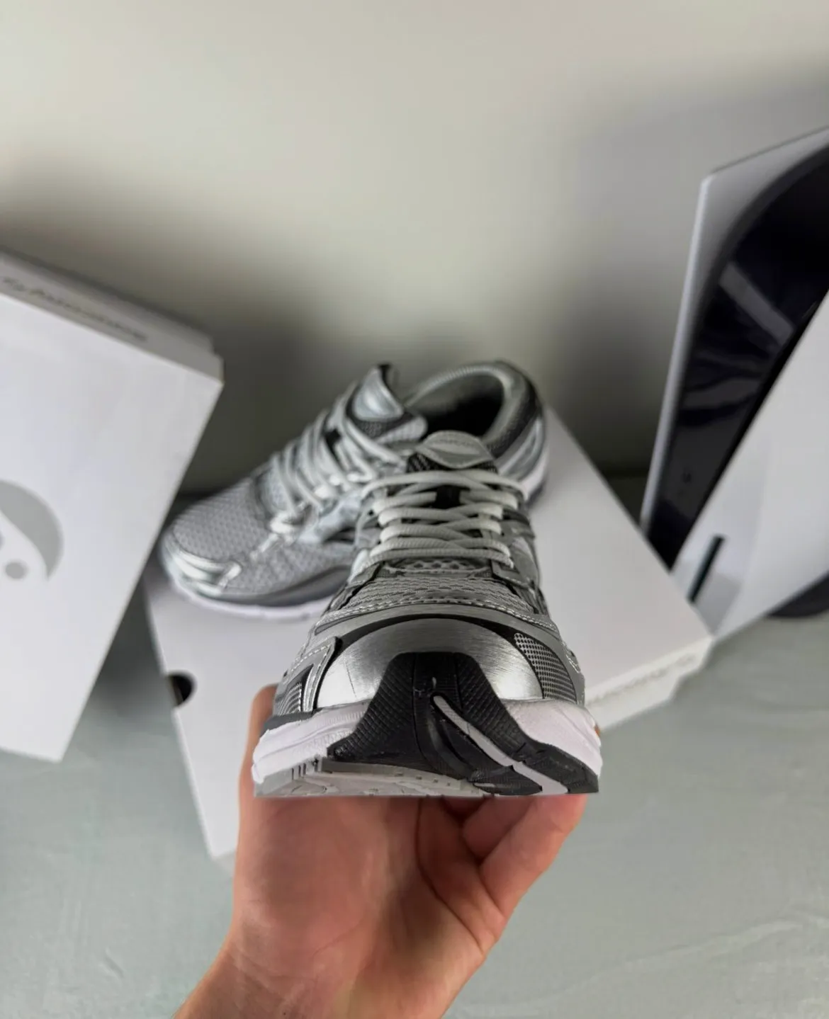 Taille 42 / Saucony Omni Pro Grid 9 Gris – Saucony – gris – taille 42 5