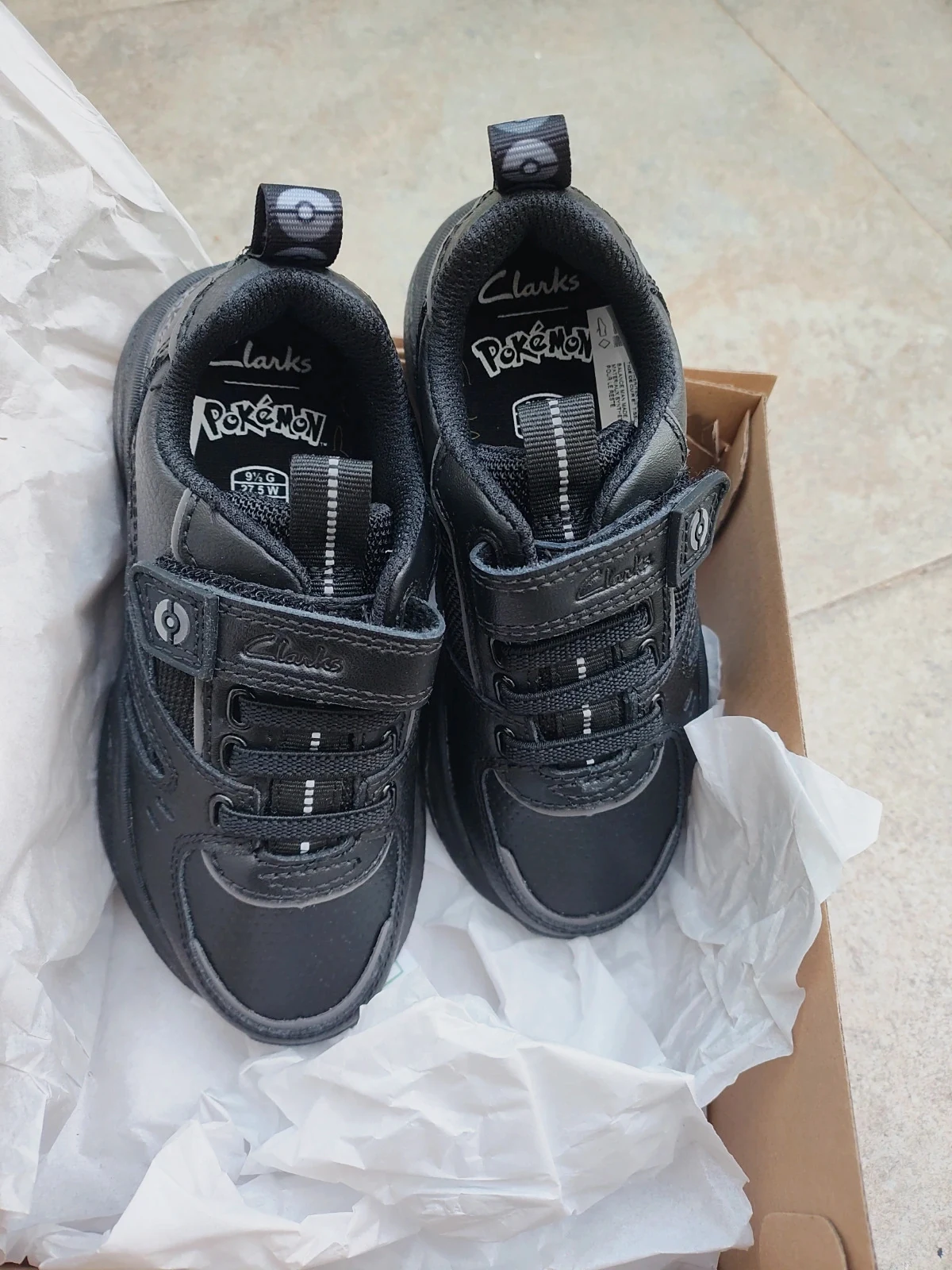 Black leather pokemon Clarks shoes 27.5