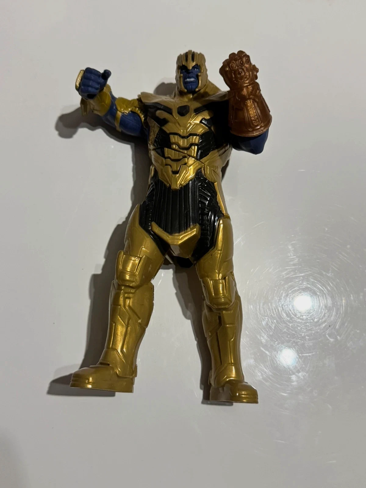 Figurine Thanos action lumineux et sonore 20cm