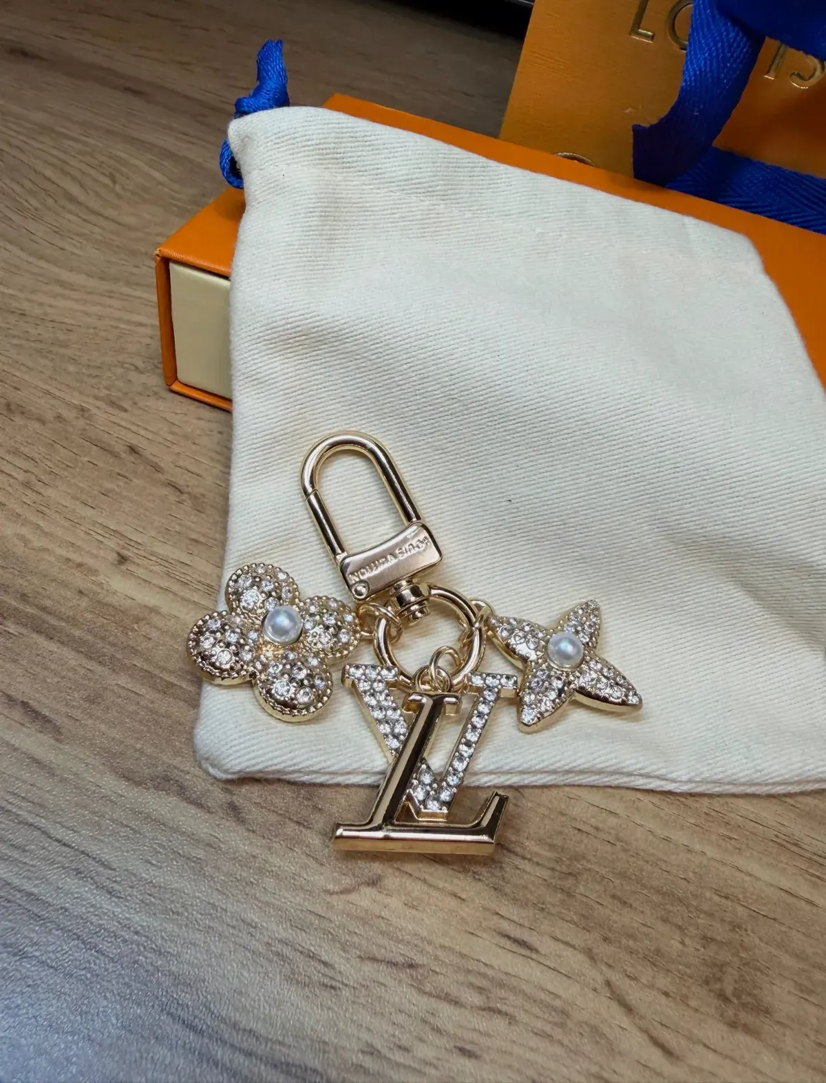 Porte-clés Louis Vuitton LV strass fleurs – Louis Vuitton – doré – taille S 9