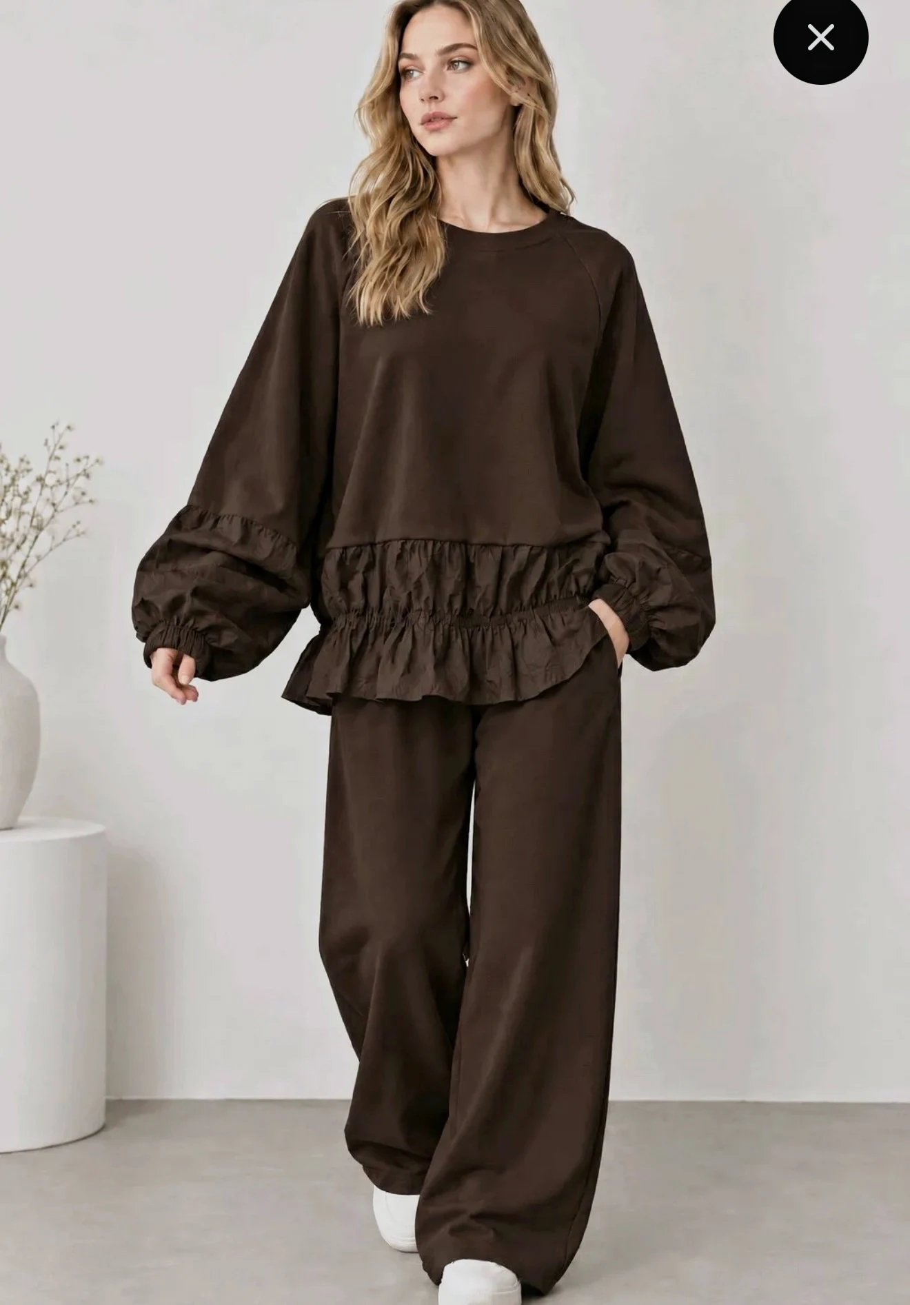 Ensemble marron haut volanté et pantalon