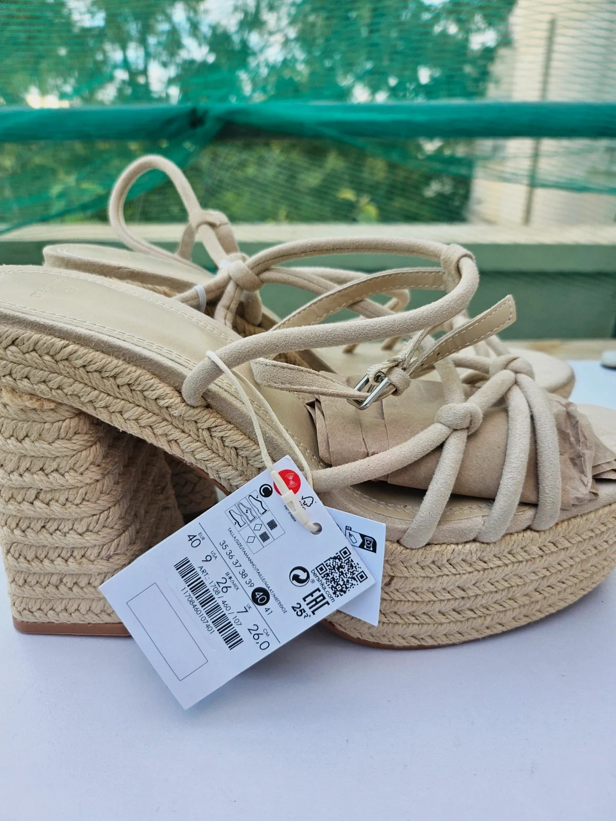 Sandals new with tag 40