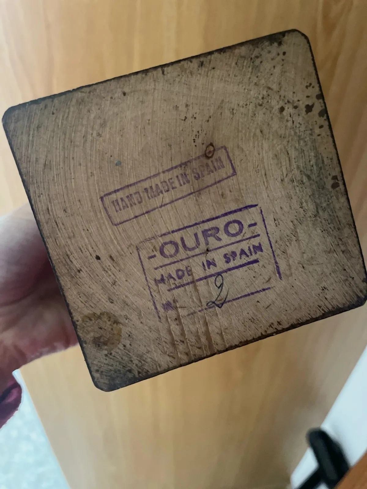 Figura tallada en madera “Ouro” Made in Spain – Artesanía española – ouro 2