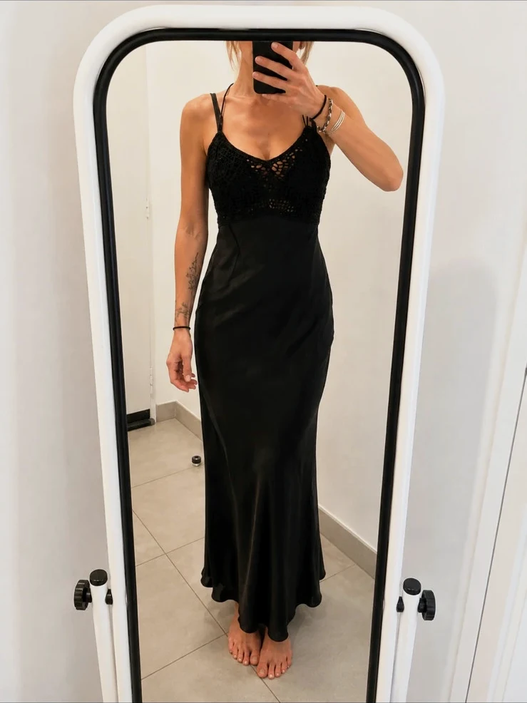 Robe longue noire satinée & crochet Asos – Taille 36/S