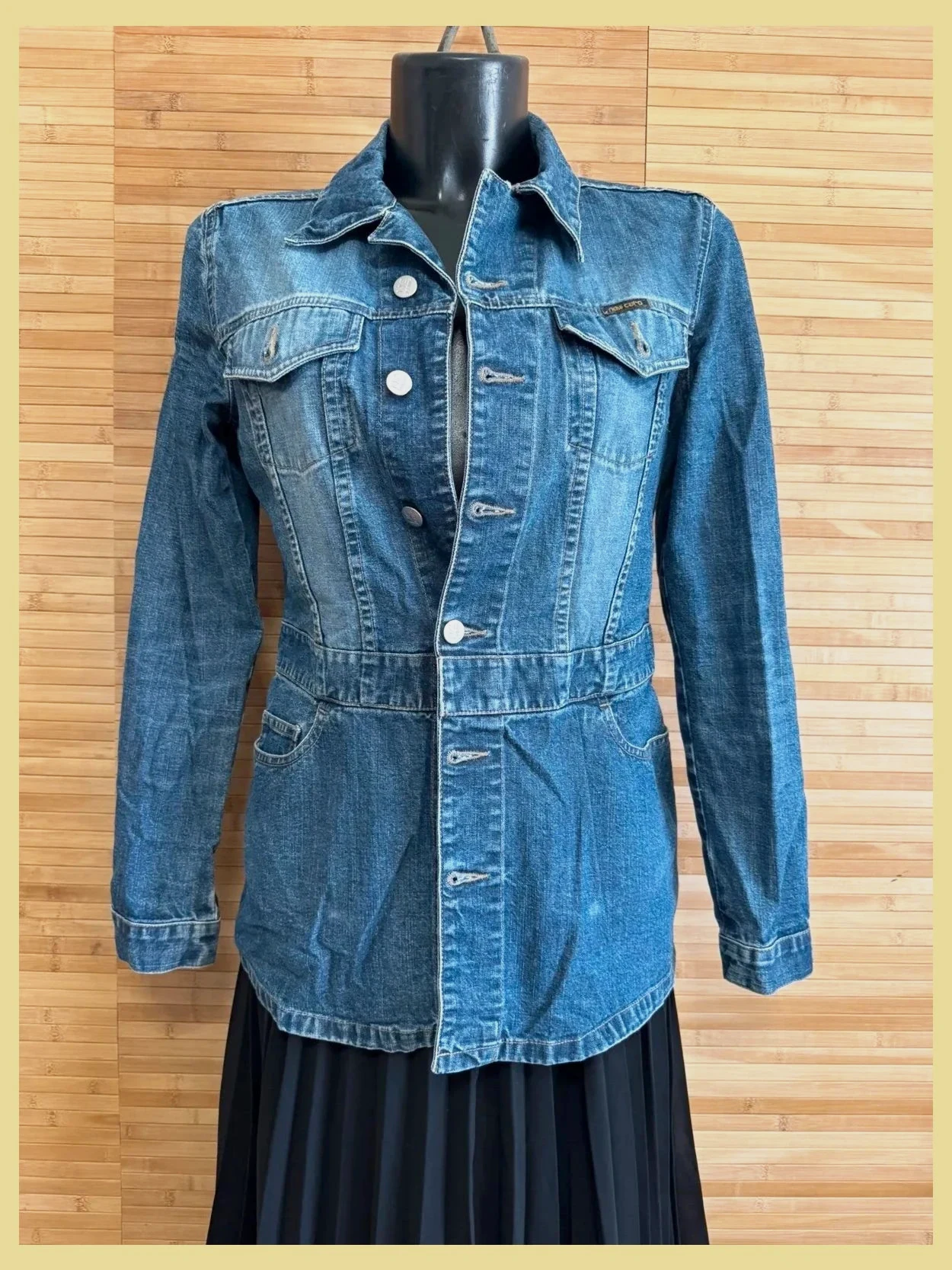 Chaqueta vaquera marca New Caro talla M 😍
