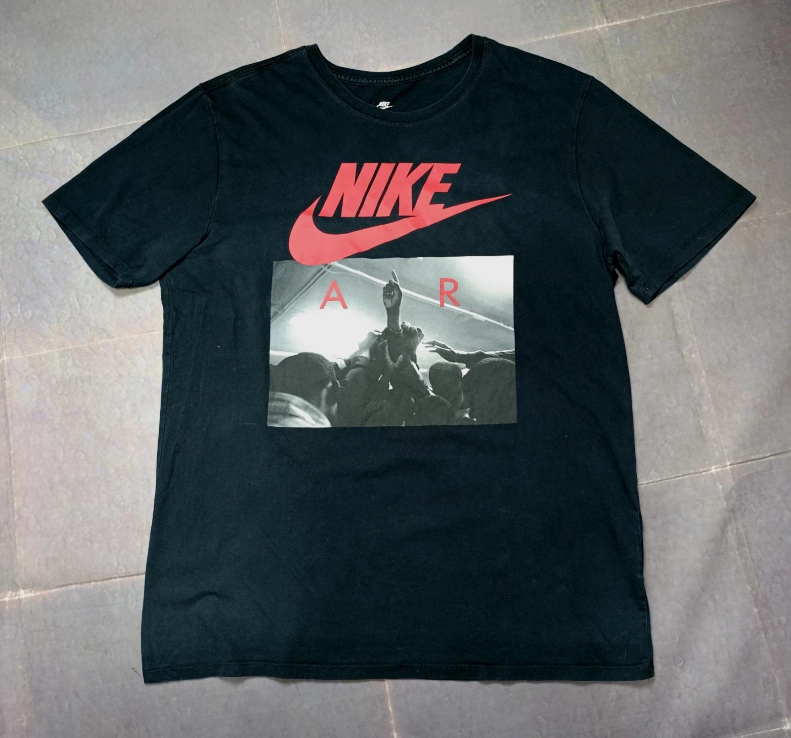 Nike Air Graphic T-Shirt Size L - Black Graphic Tee – Nike – taille L