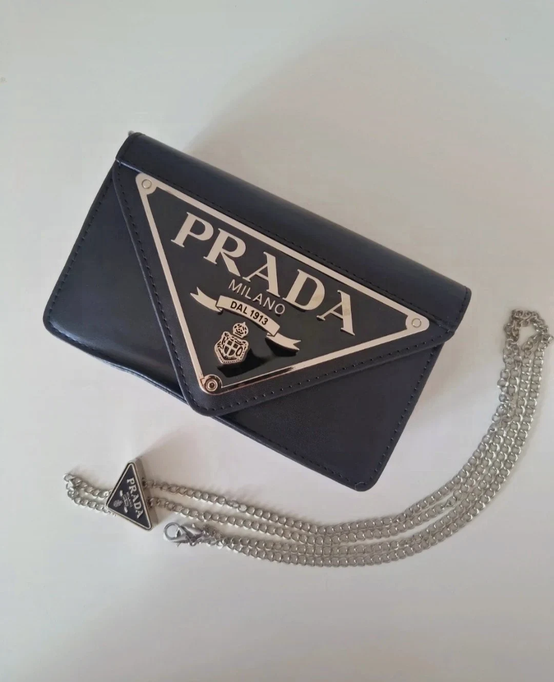 Sac pochette Prada noir à chaîne métallique