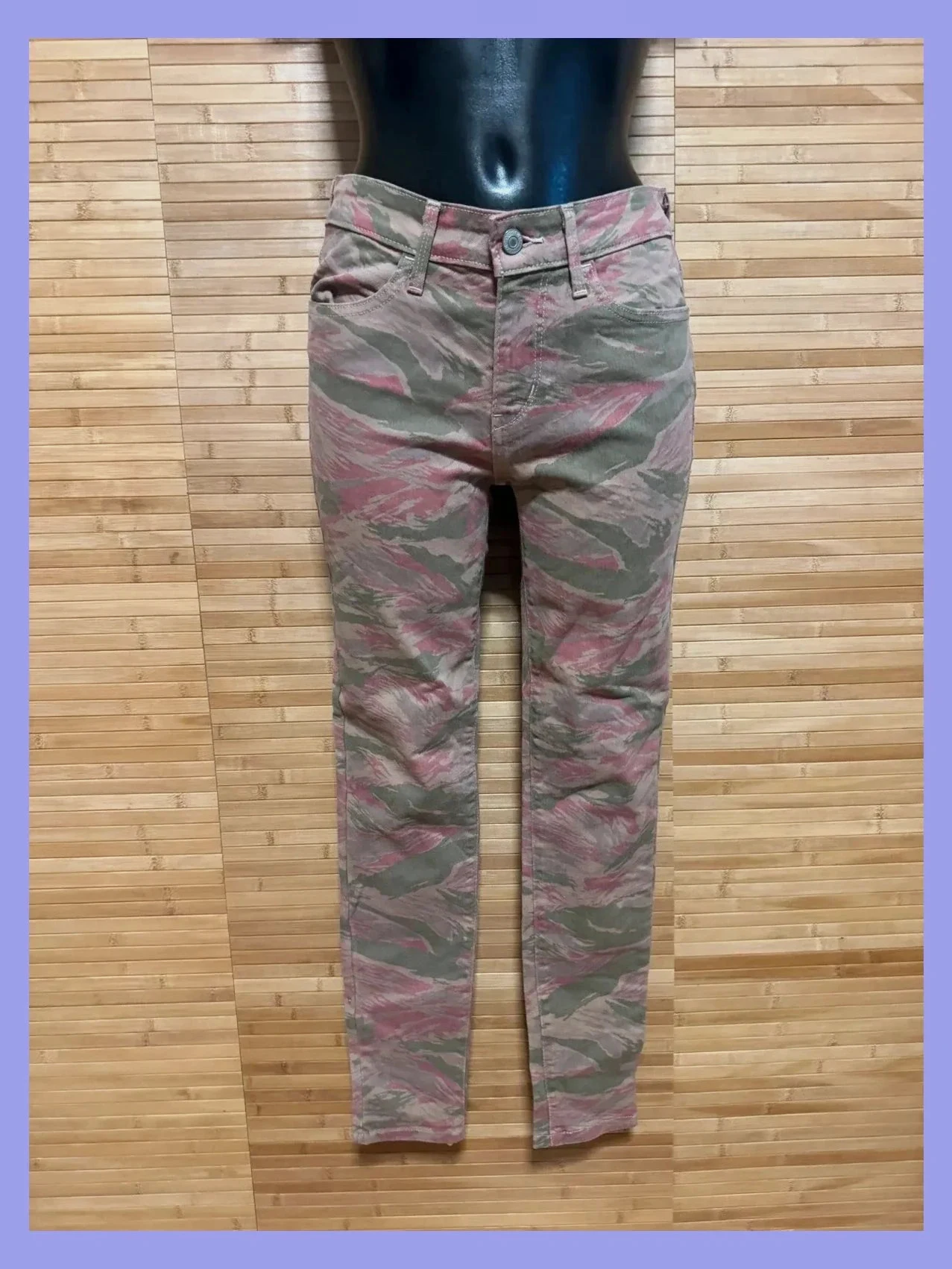 Vaquero estampado de Levis , talla 38 😍
