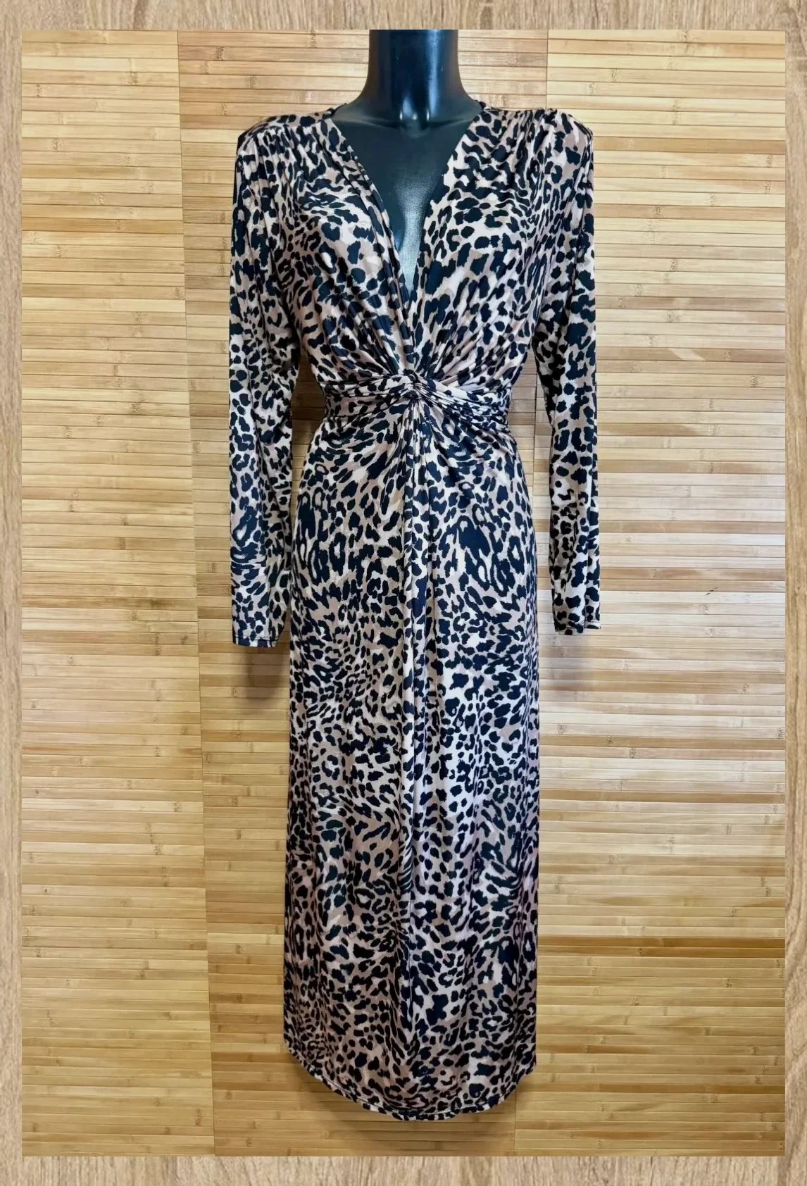 Divino vestido animal print , tela muy elástica, talla única para XL 😍