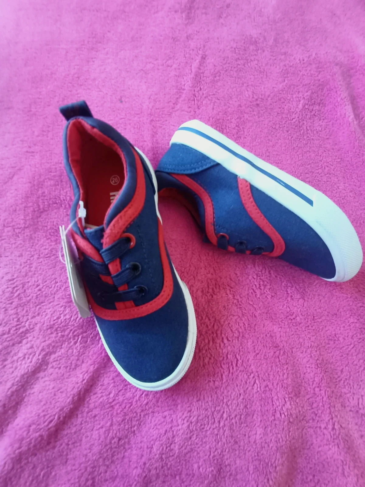 Deportivas de lona azul y rojas talla 26 (amsl)