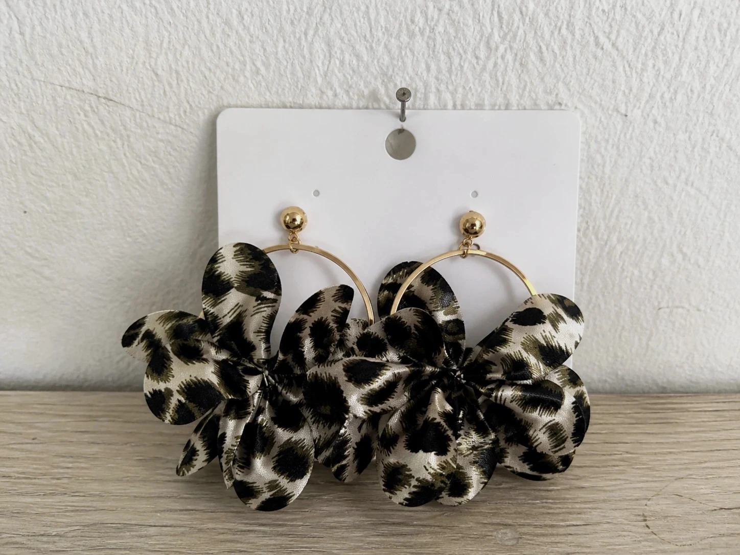 Boucles d’oreilles léopard XL – créoles fleurs tissu, style bohème chic