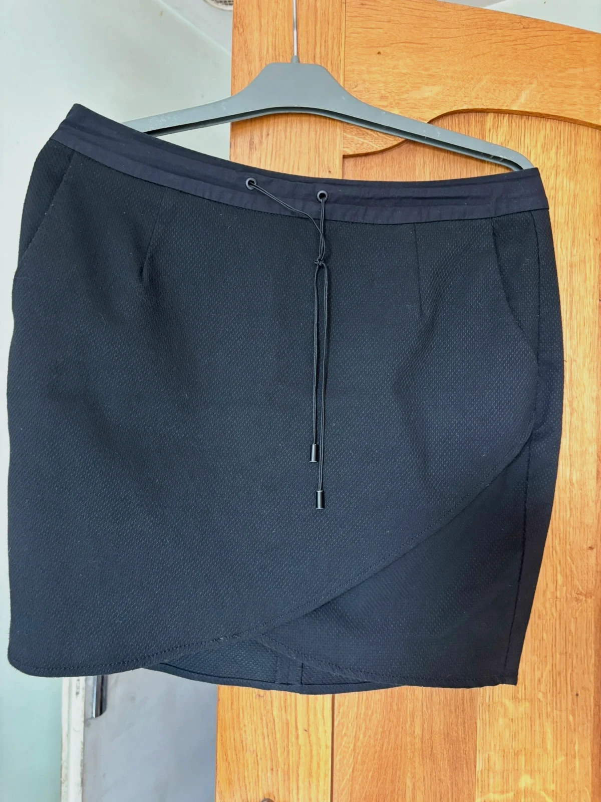 Jupe noire portefeuille asymétrique