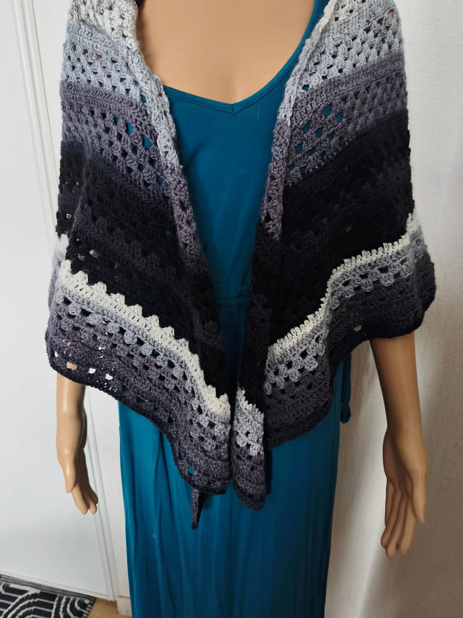 Châle au crochet