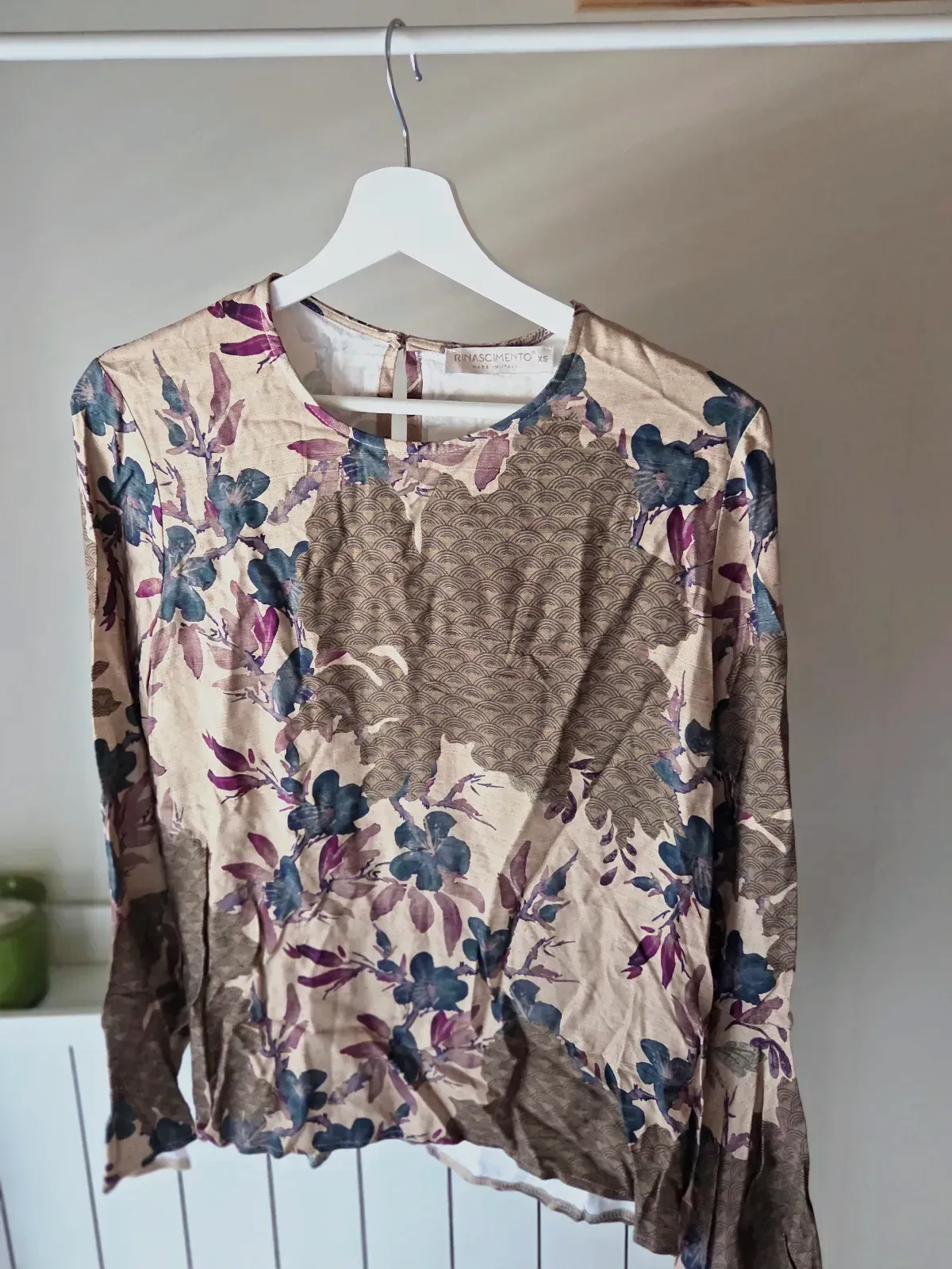 Blouse Rinascimento fleurs beige et violet Taille XS – Rinascimento – beige – taille XS 3