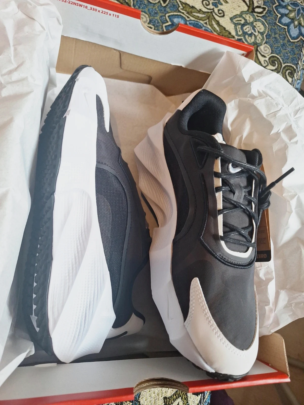 Nike shoes 40 new with tag