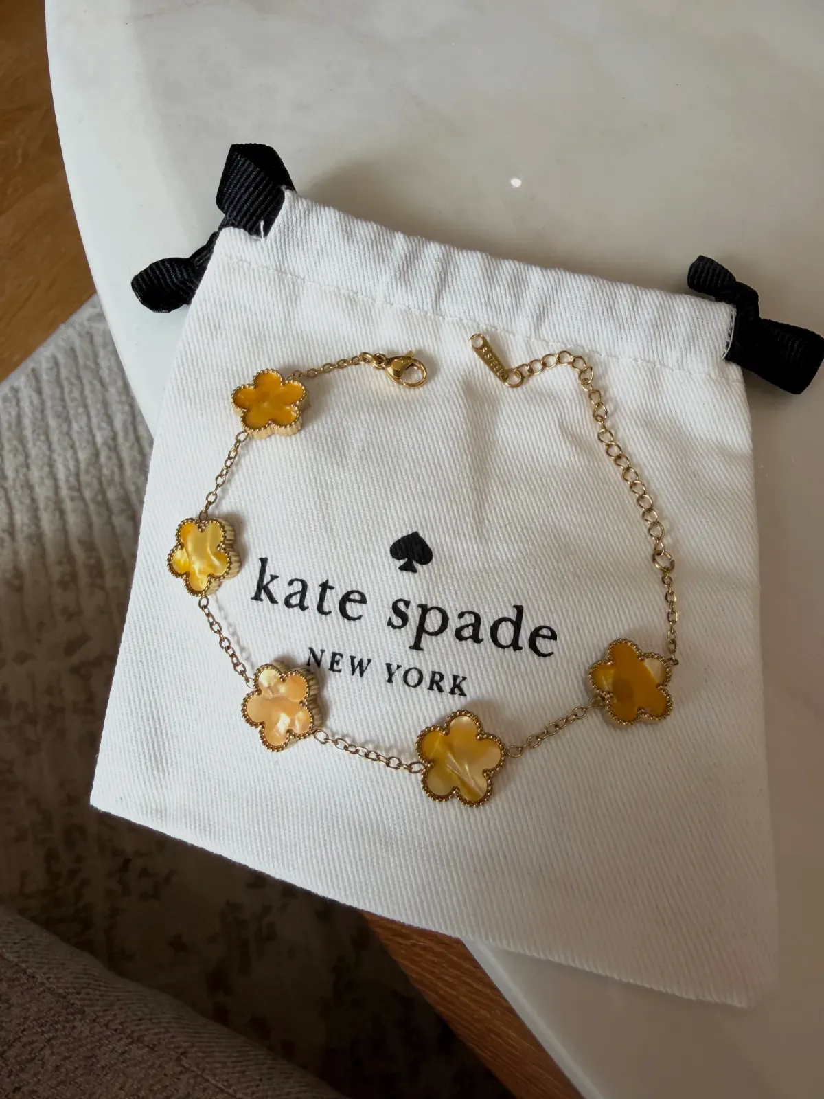 Bracelet Kate Spade motif fleurs dorées – Kate Spade – doré – taille Taille unique 4